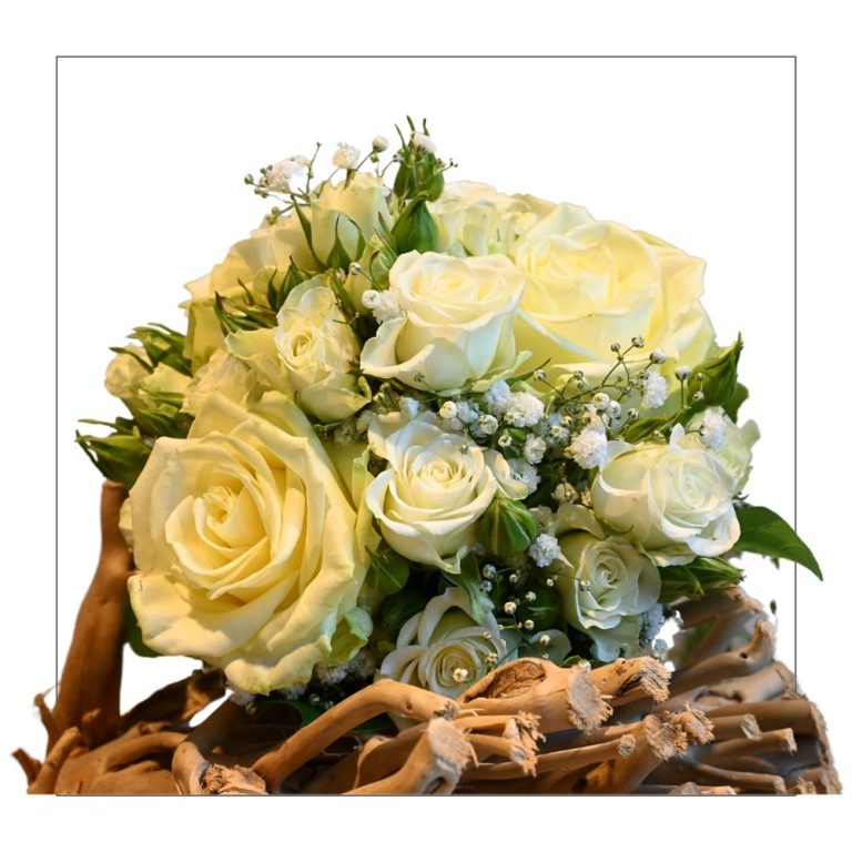 Hochzeitsstrauß mit weissen Rosen Blumenshop Marktkauf Oschatz