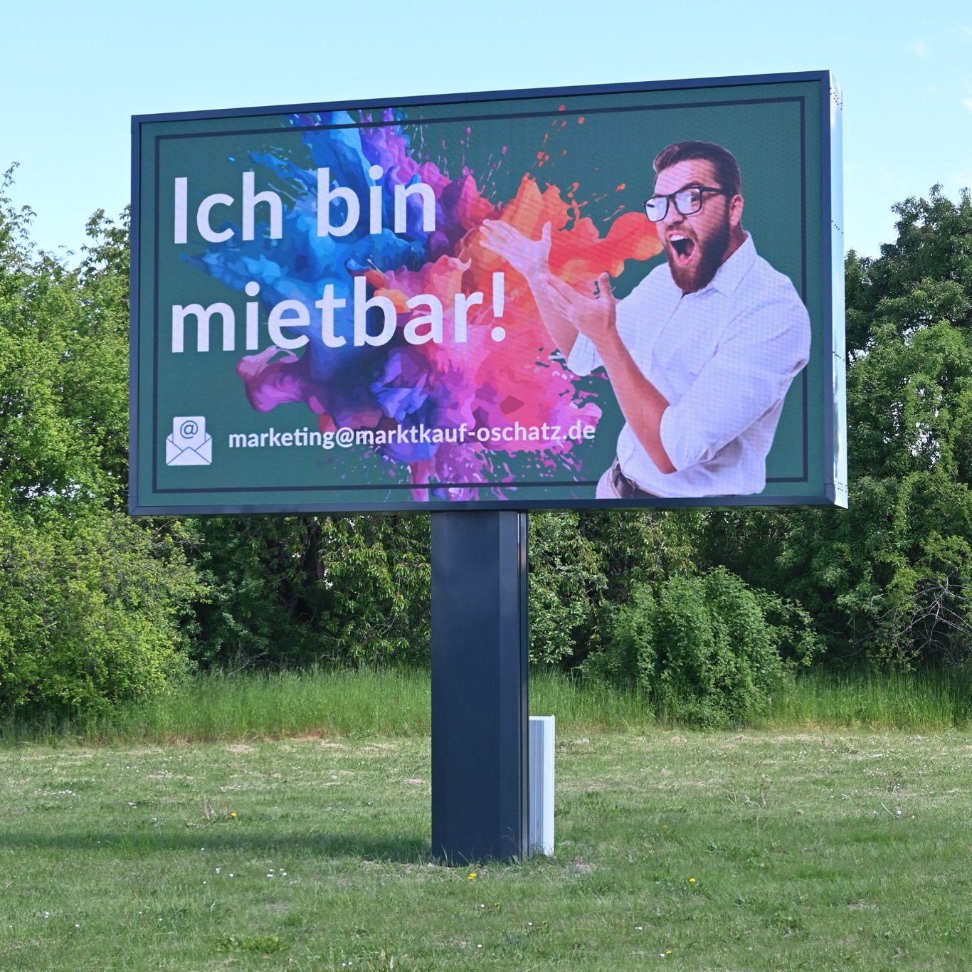 LED Wand am Kreisverkehr Oschatz vom Marktkauf Oschatz